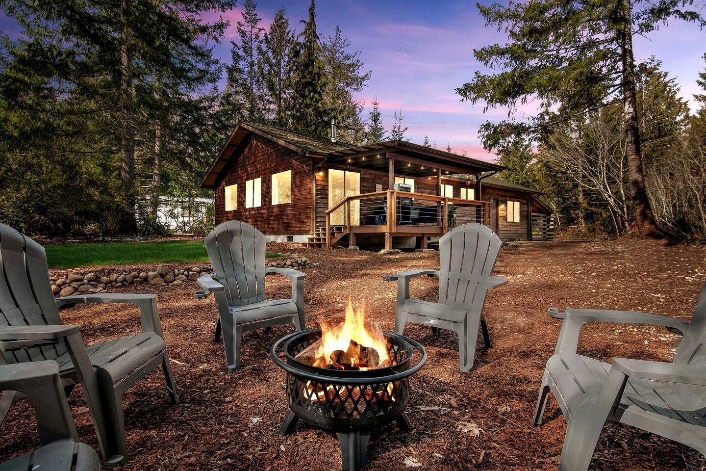 Cozy Cabin with Fire Pit near Lake Cushman, Perfect for a Glamping Retreat to the Pacific Northwest