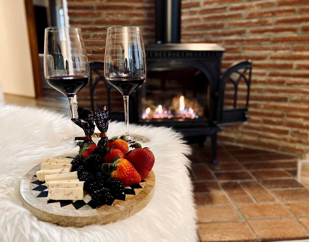 Cozy Cabin with Fire Pit near Lake Cushman, Perfect for a Glamping Retreat to the Pacific Northwest