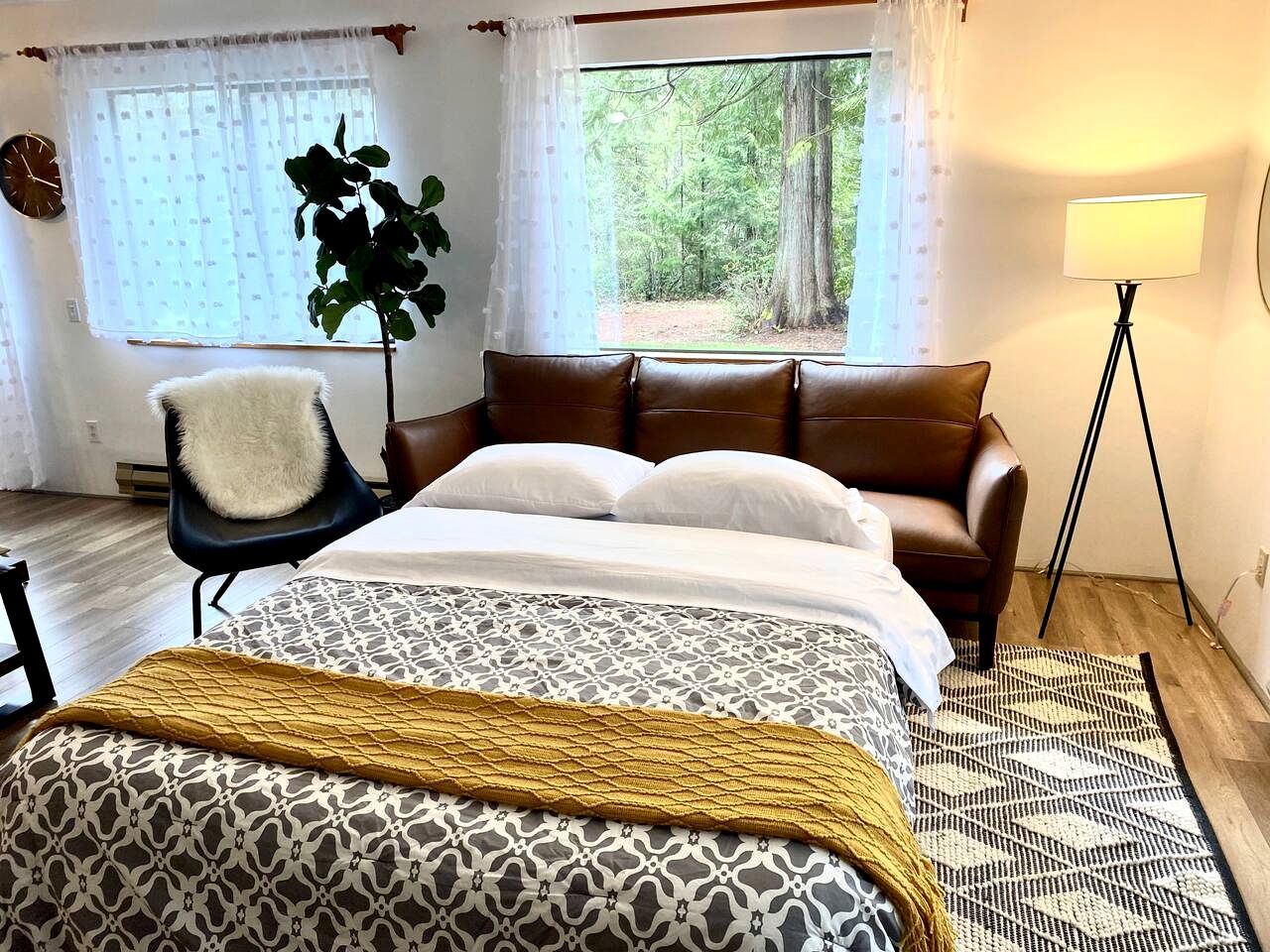 Cozy Cabin with Fire Pit near Lake Cushman, Perfect for a Glamping Retreat to the Pacific Northwest