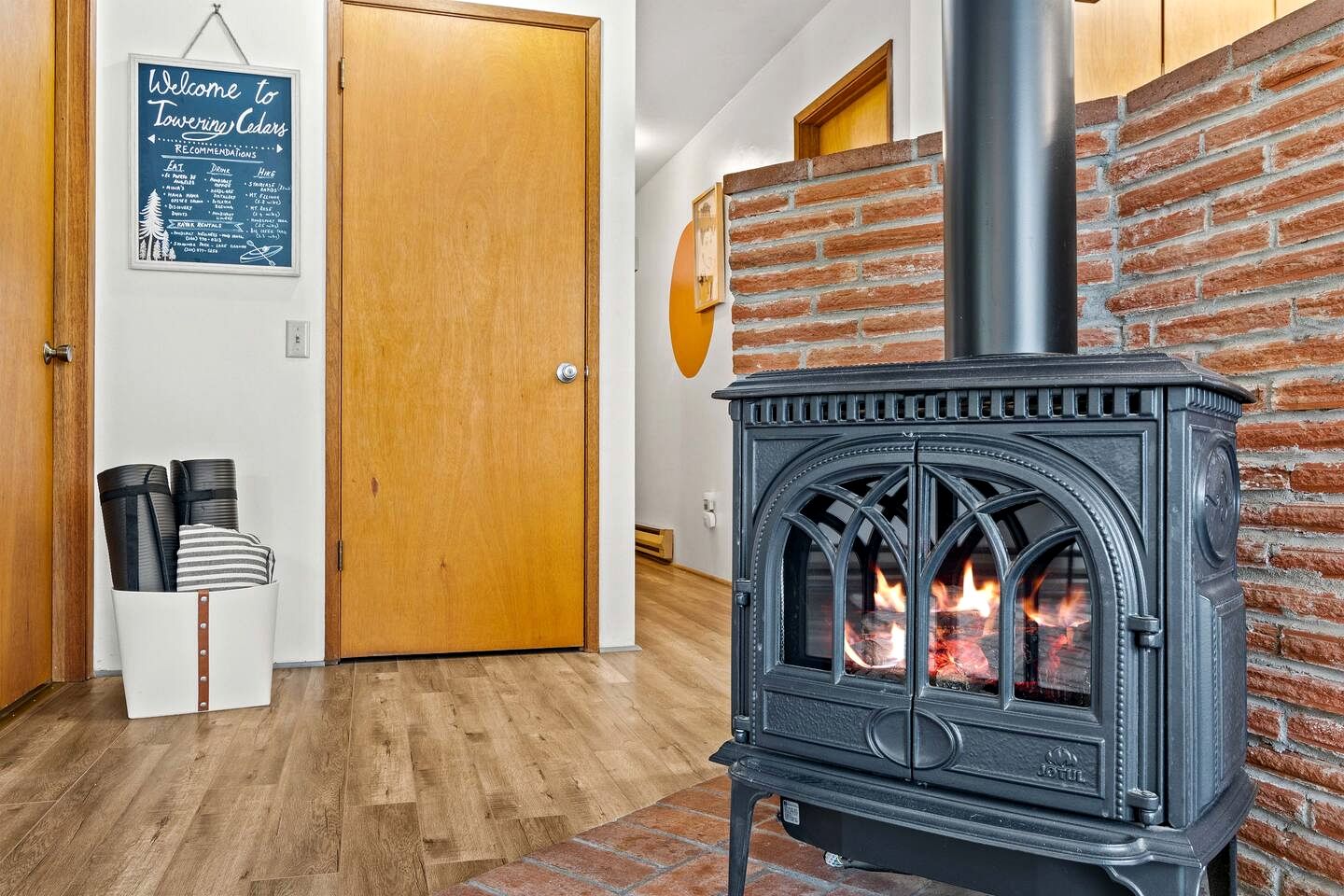 Cozy Cabin with Fire Pit near Lake Cushman, Perfect for a Glamping Retreat to the Pacific Northwest