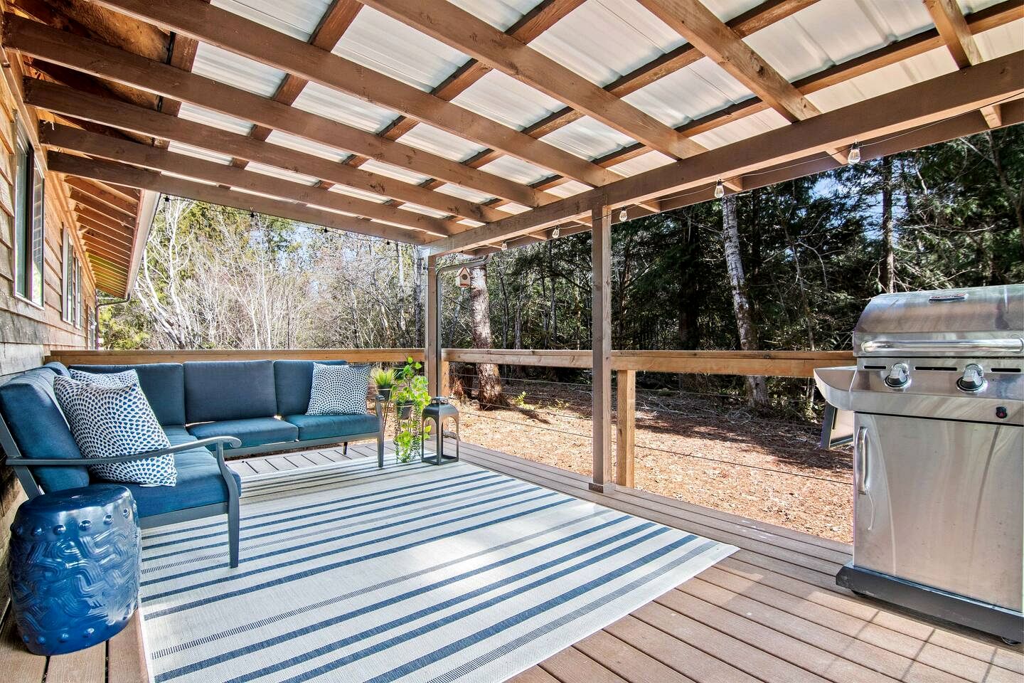 Cozy Cabin with Fire Pit near Lake Cushman, Perfect for a Glamping Retreat to the Pacific Northwest