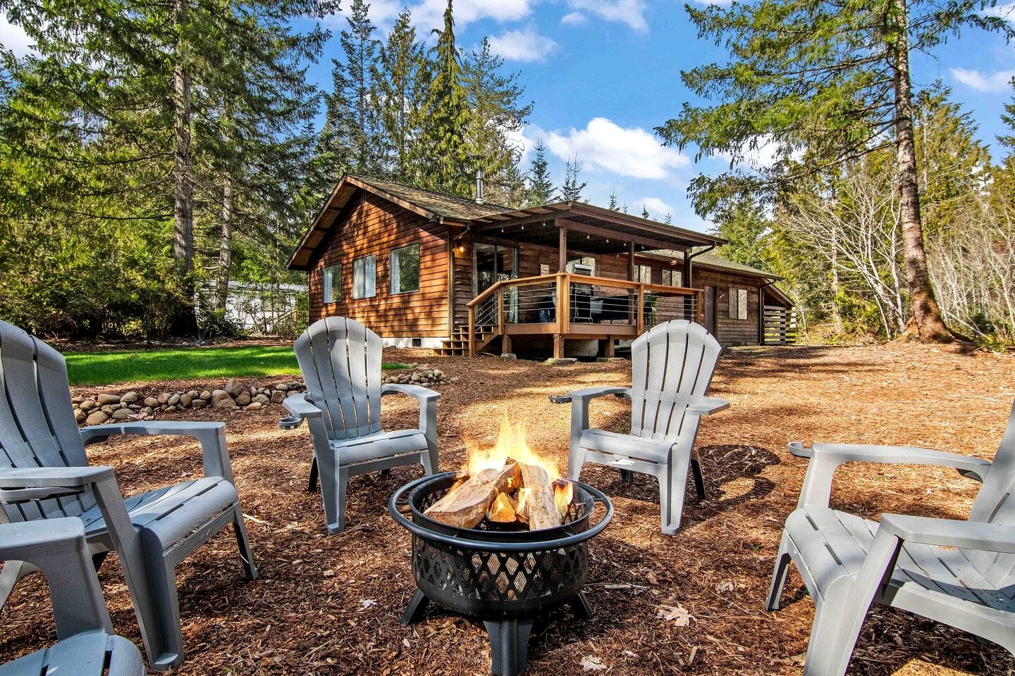 Cozy Cabin with Fire Pit near Lake Cushman, Perfect for a Glamping Retreat to the Pacific Northwest
