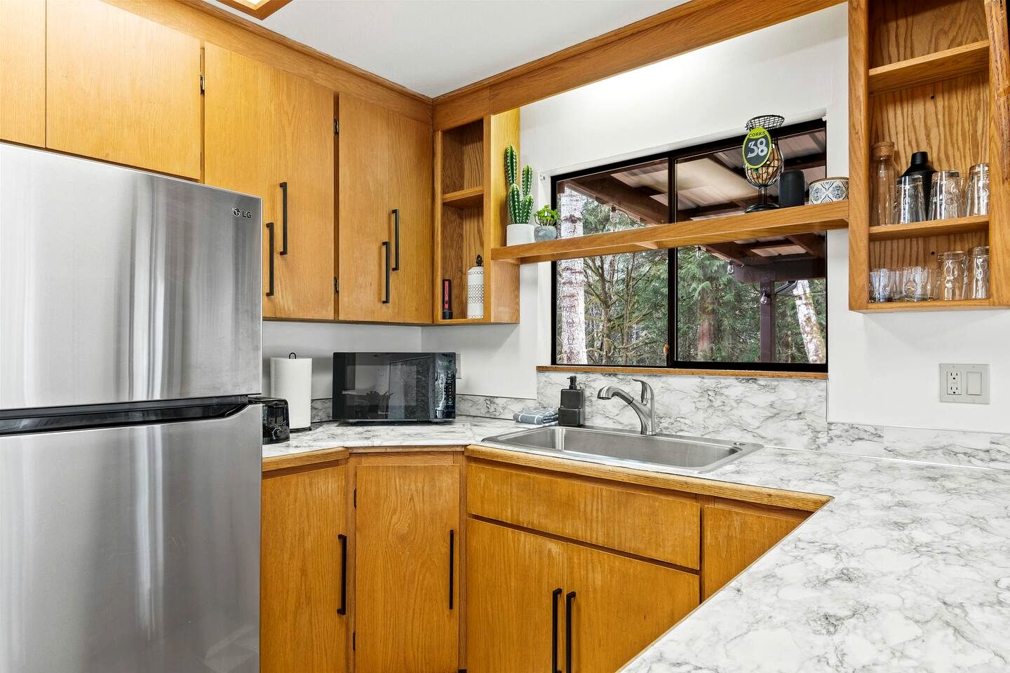 Cozy Cabin with Fire Pit near Lake Cushman, Perfect for a Glamping Retreat to the Pacific Northwest