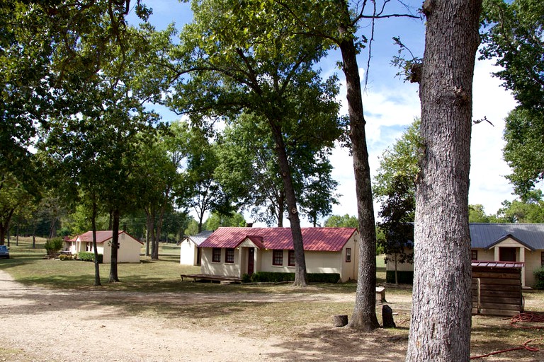 Cabins (Tahlequah, Oklahoma, United States)