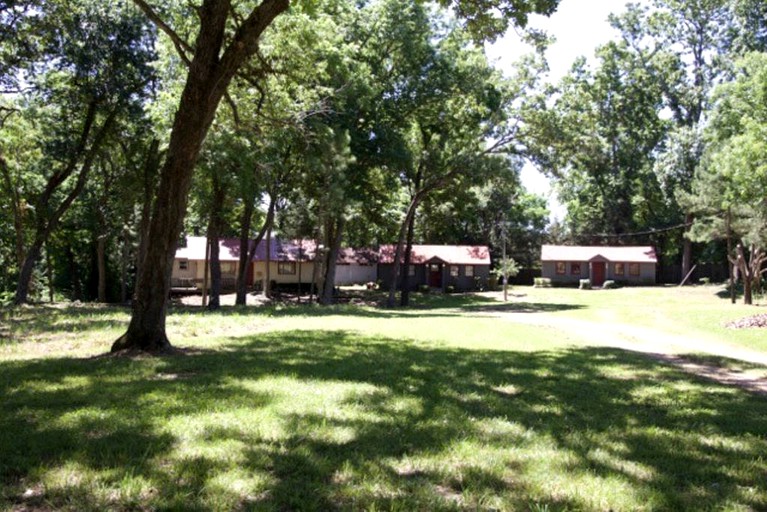 Cabins (Tahlequah, Oklahoma, United States)