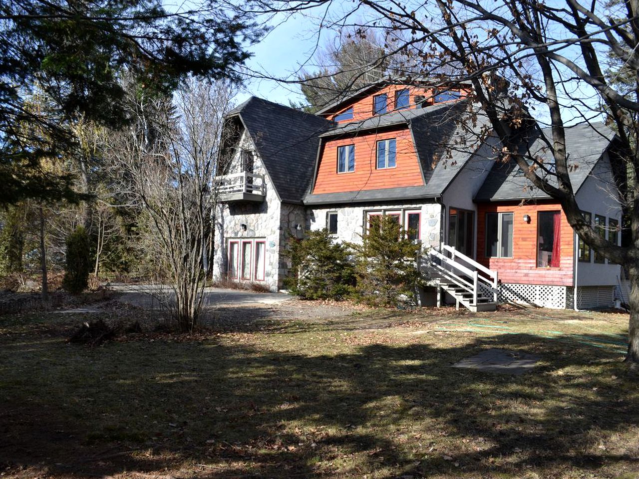 Luxury Ski Cabin in the Heart of Scenic Saint Sauveur des Monts, Québec