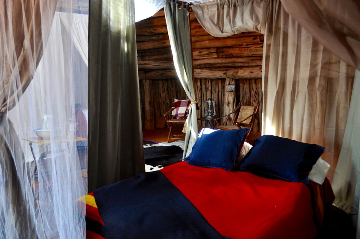 Authentic Navajo Dome Stay with Cultural Experiences near Monument Valley, Utah