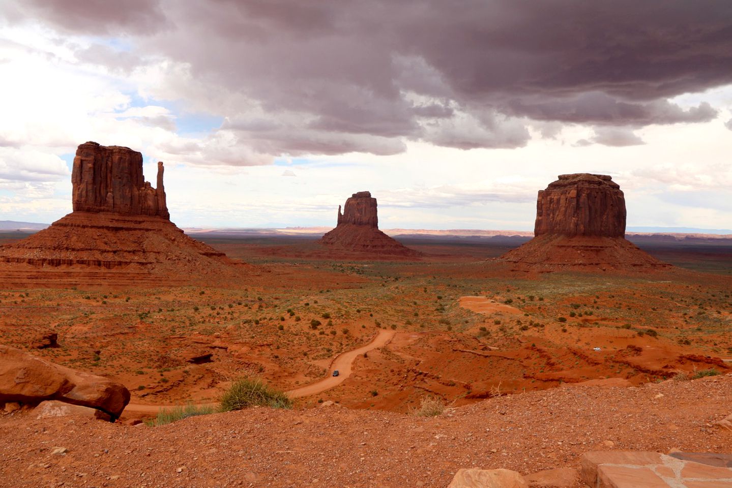 Authentic Navajo Dome Stay with Cultural Experiences near Monument Valley, Utah