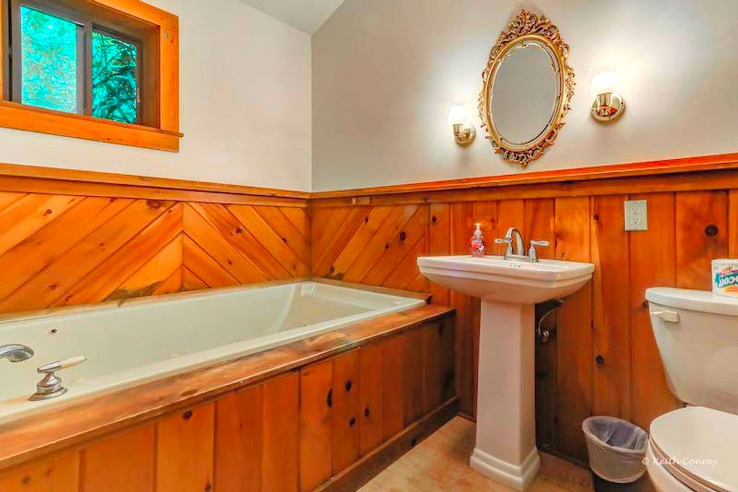 Traditional Wooden Cabin Rental in the Poconos, Pennsylvania