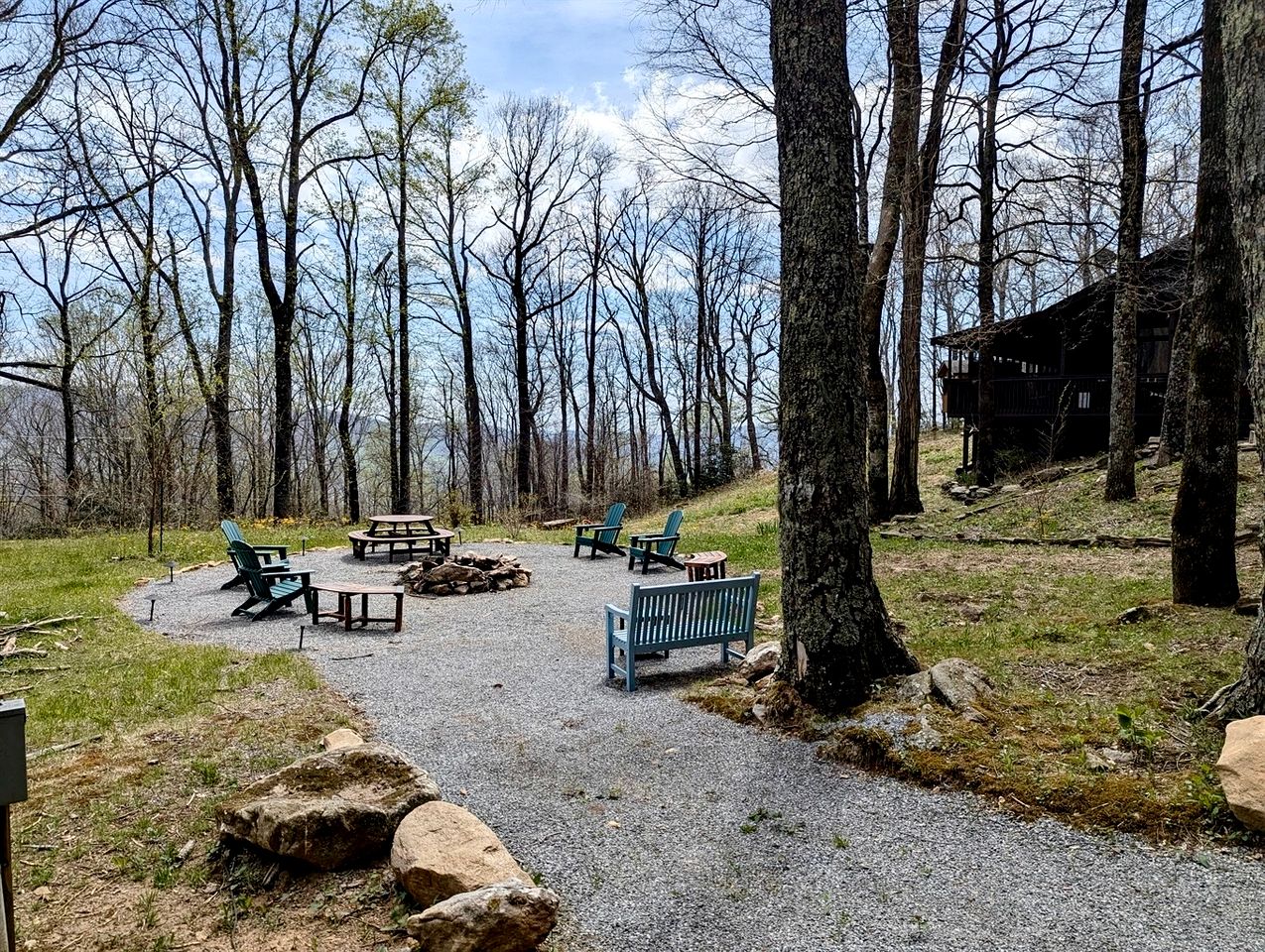 Private Mountain Sanctuary Cabin Surrounded by Protected Forest in Black Mountain, North Carolina