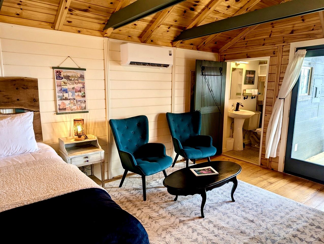 Private Mountain Sanctuary Cabin Surrounded by Protected Forest in Black Mountain, North Carolina