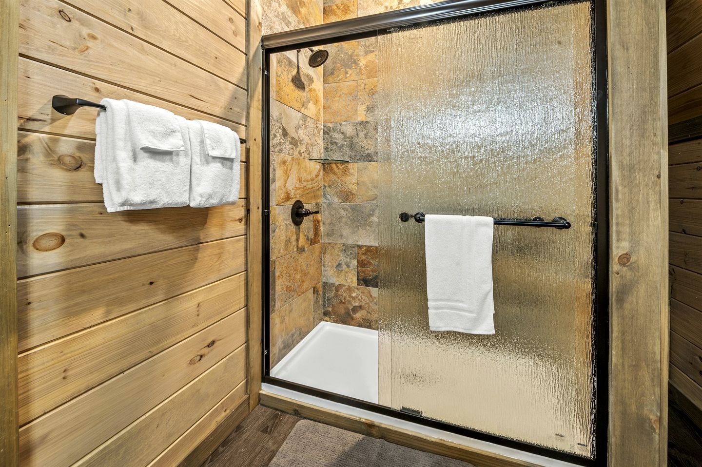 Tranquil Cabin with Private Pool and Deck in Sevierville, Tennesee