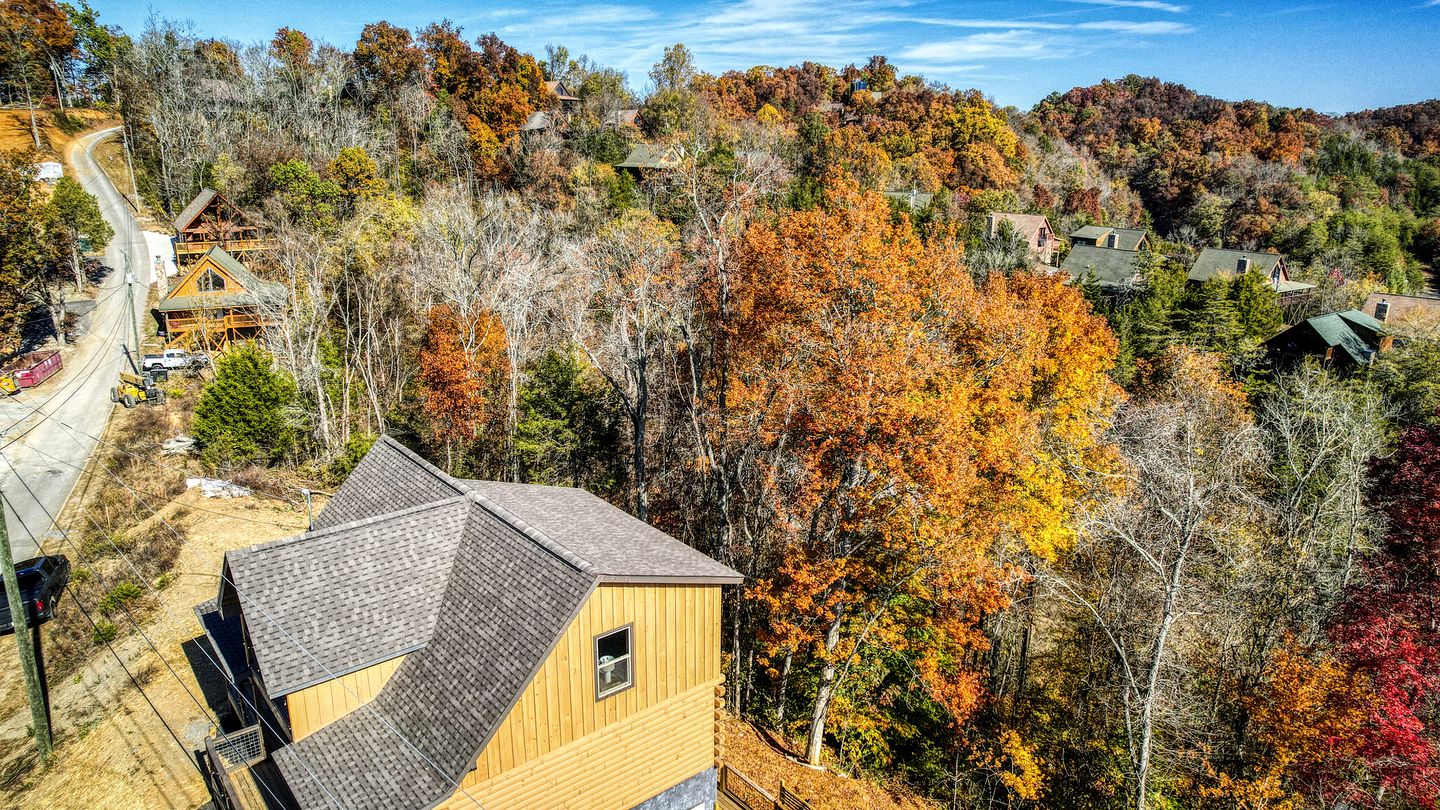 Tranquil Cabin with Private Pool and Deck in Sevierville, Tennesee