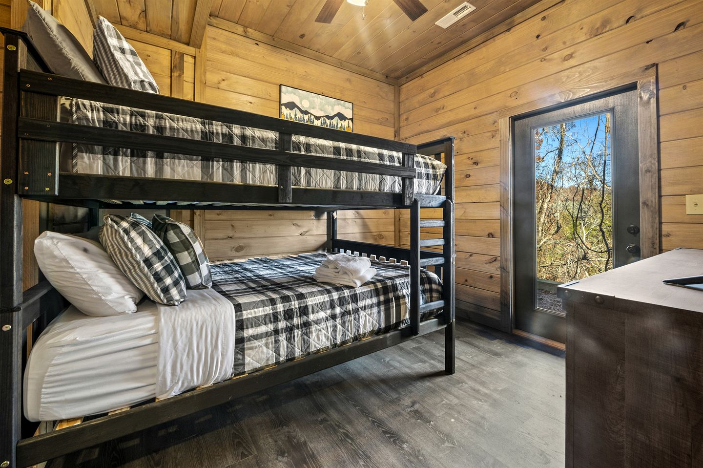 Tranquil Cabin with Private Pool and Deck in Sevierville, Tennesee