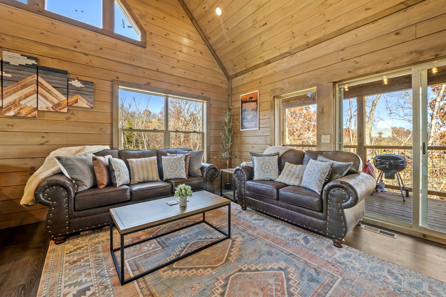 Tranquil Cabin with Private Pool and Deck in Sevierville, Tennesee