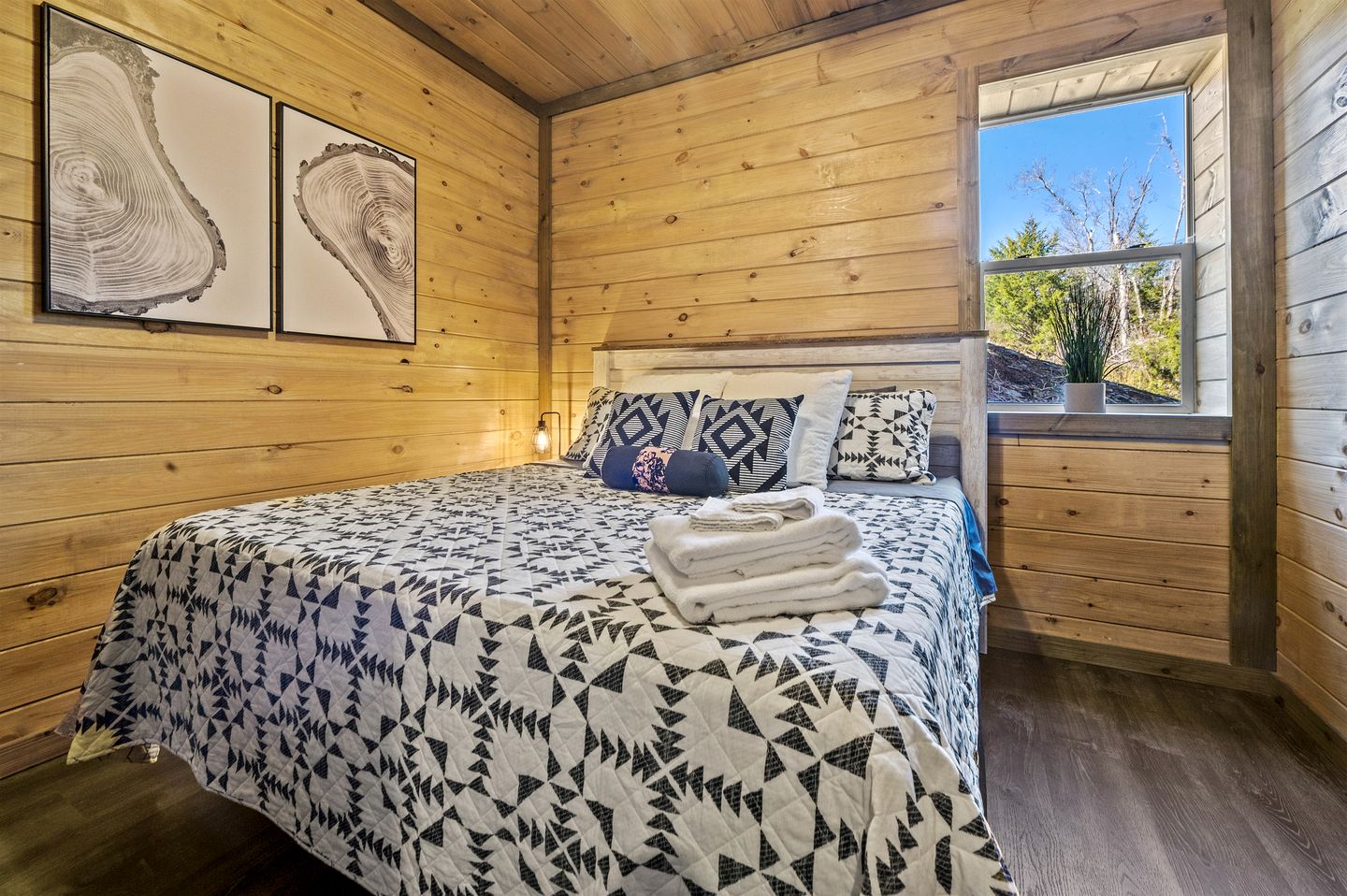 Tranquil Cabin with Private Pool and Deck in Sevierville, Tennesee