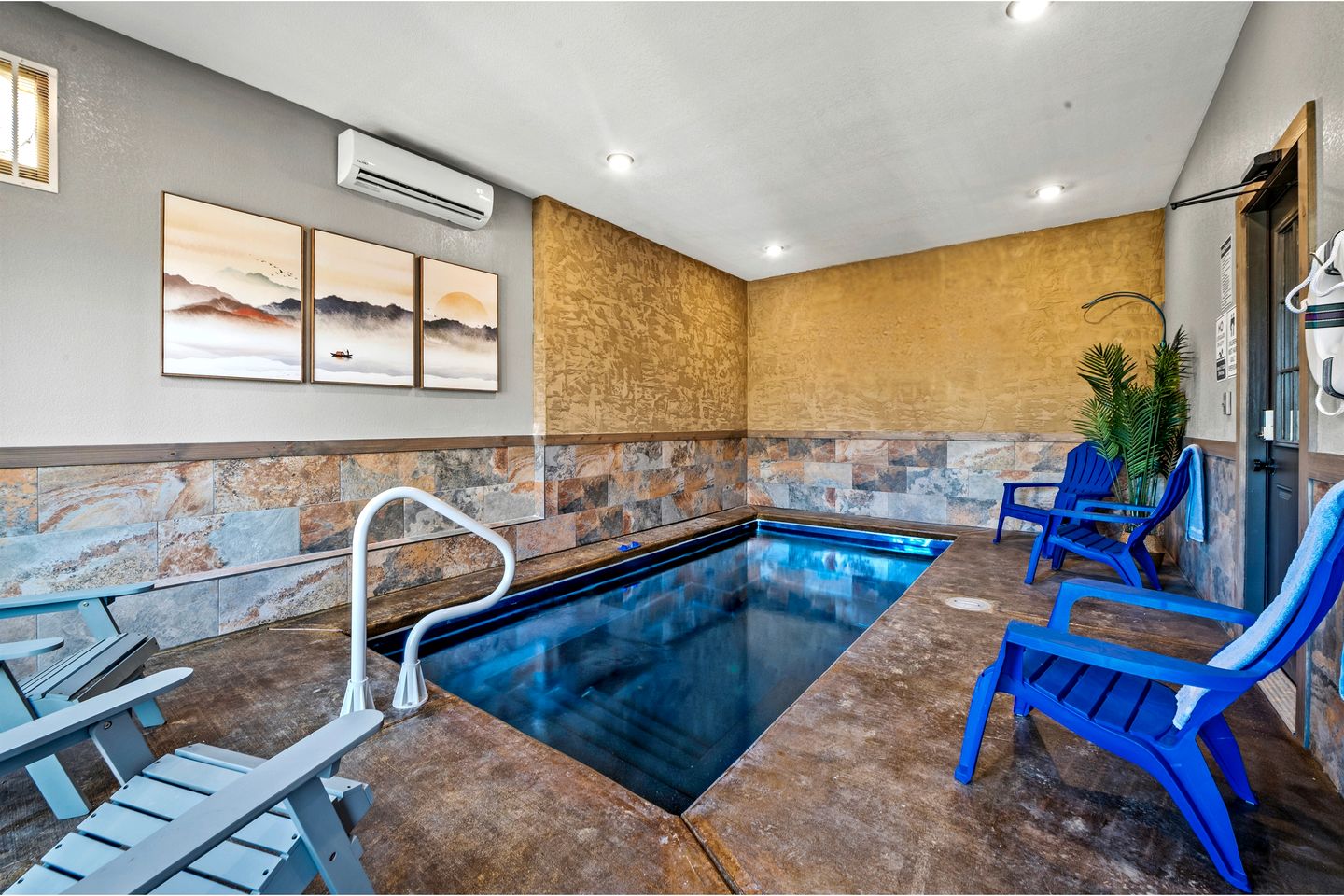 Tranquil Cabin with Private Pool and Deck in Sevierville, Tennesee