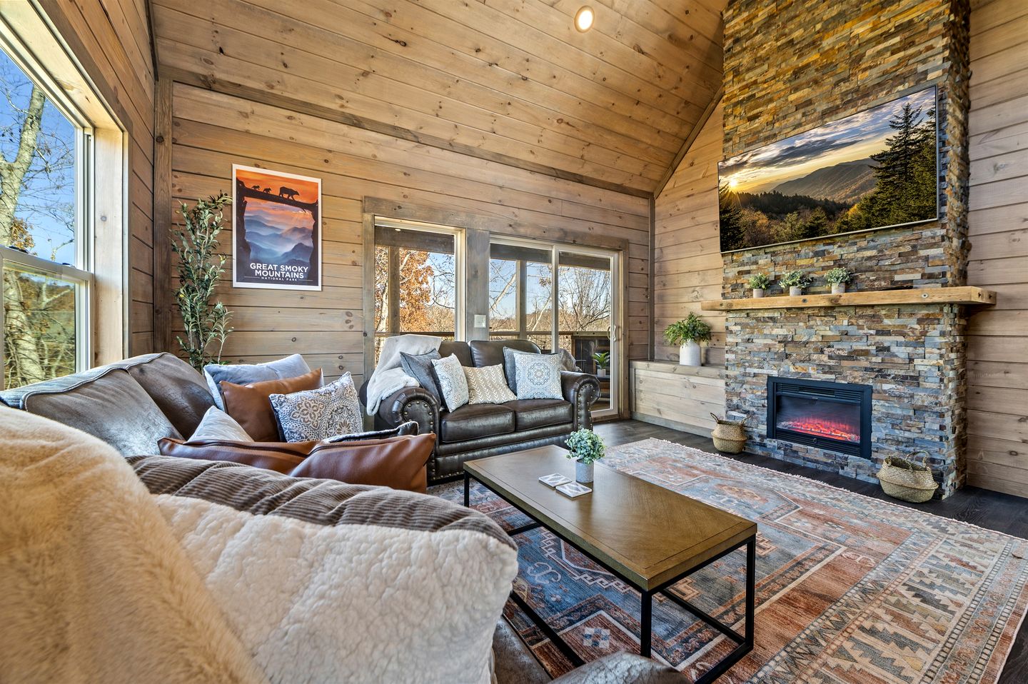 Tranquil Cabin with Private Pool and Deck in Sevierville, Tennesee