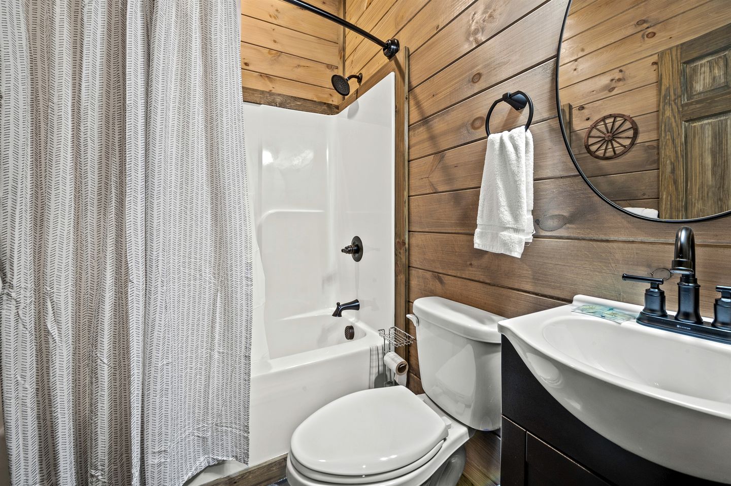 Tranquil Cabin with Private Pool and Deck in Sevierville, Tennesee
