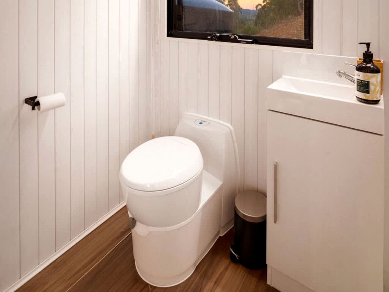 Tranquil and Relaxing Tiny House with Great Views in New South Wales, Australia