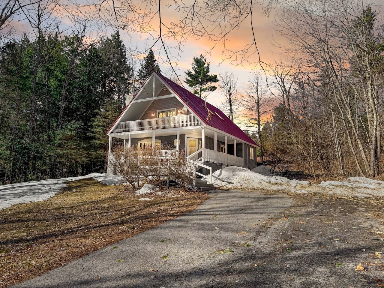 Tranquil and Secluded Cabin with Hot Tub in North Conway, near White Mountain National Forest, NH
