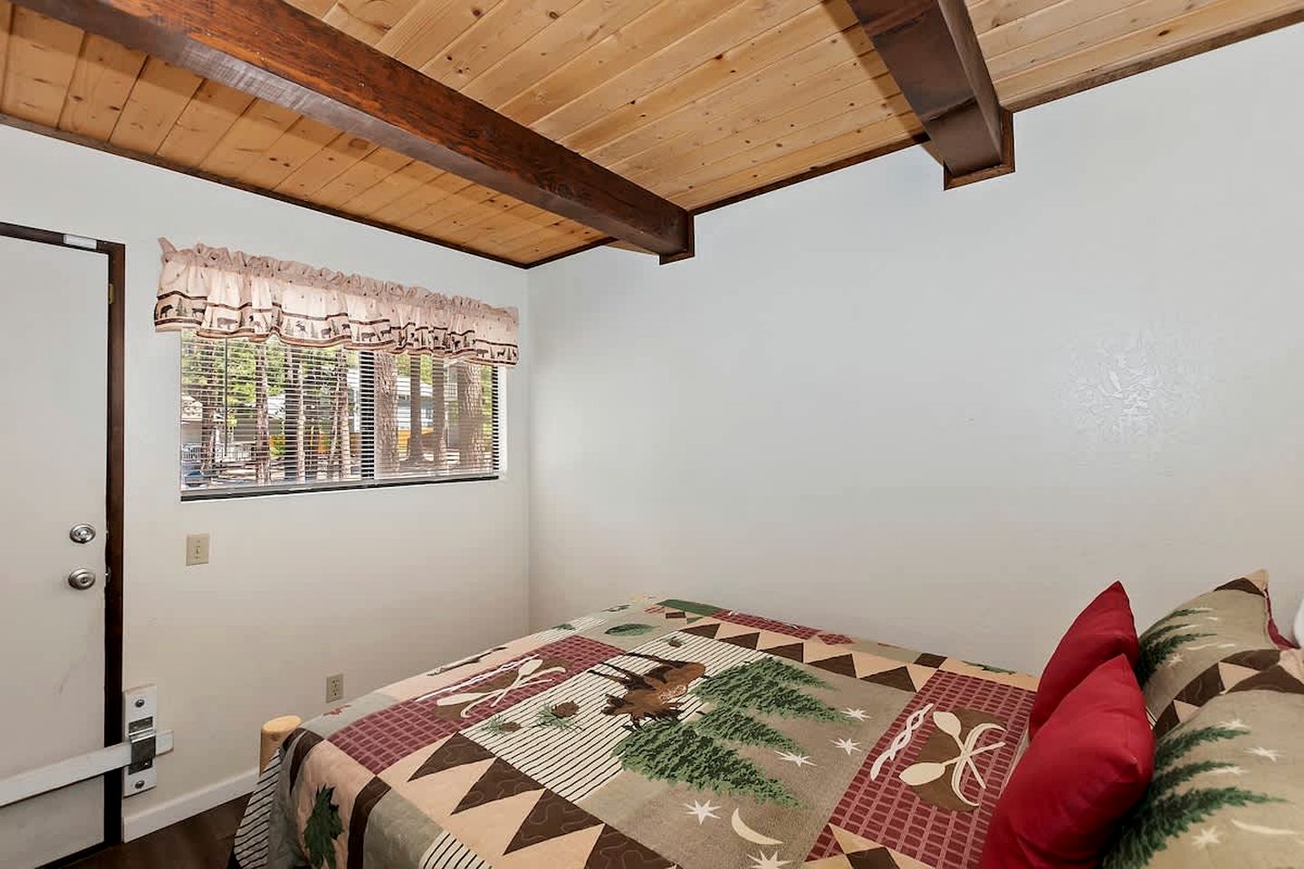 Tranquil Cabin with Barbecue and Beautiful Outdoor Living Space in Big Bear Lake, California