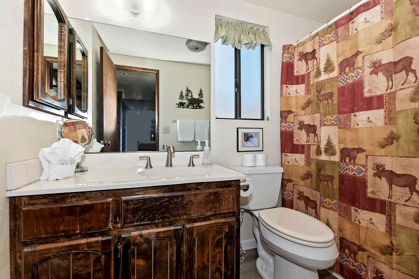 Tranquil Cabin with Barbecue and Beautiful Outdoor Living Space in Big Bear Lake, California