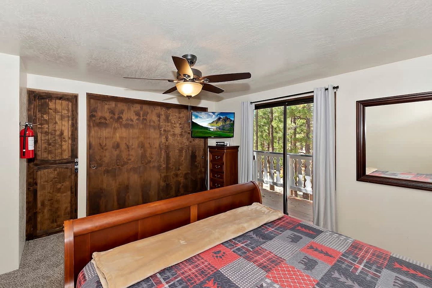 Tranquil Cabin with Barbecue and Beautiful Outdoor Living Space in Big Bear Lake, California