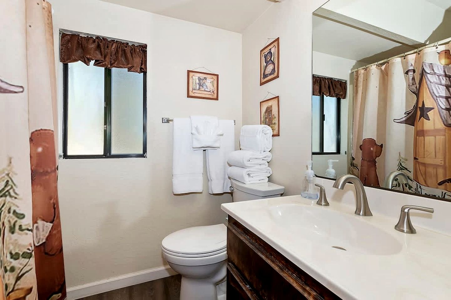 Tranquil Cabin with Barbecue and Beautiful Outdoor Living Space in Big Bear Lake, California