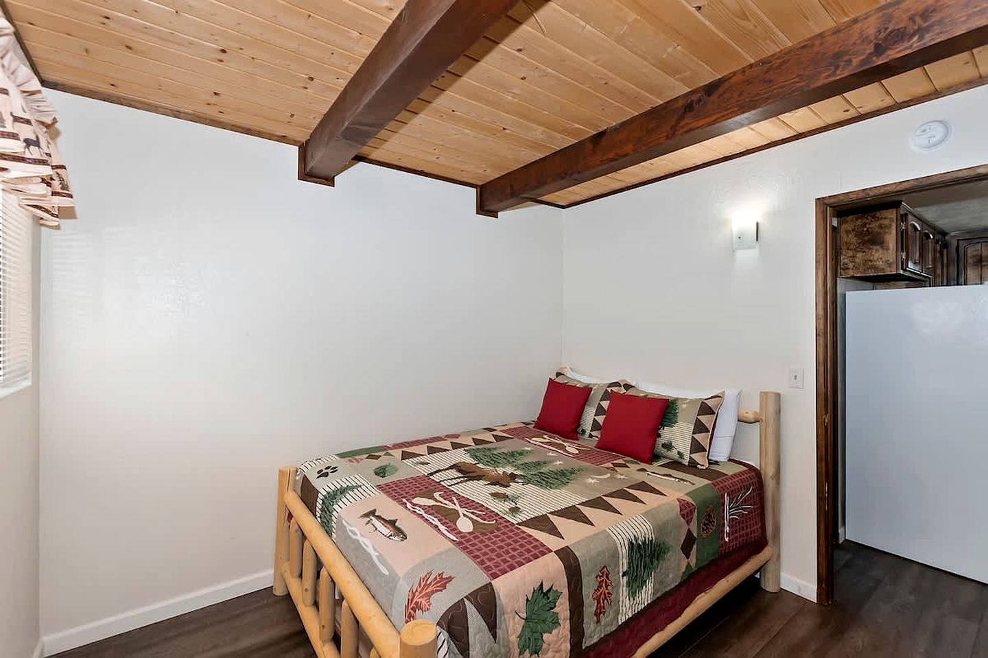 Tranquil Cabin with Barbecue and Beautiful Outdoor Living Space in Big Bear Lake, California