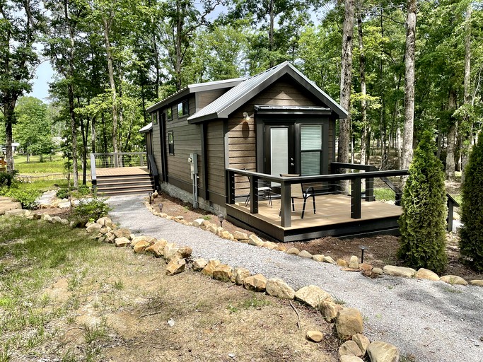 Tranquil Cabin with Fire Pit and Panoramic Lake Views in Tennessee