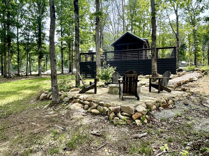 Cabins (United States of America, Tracy City, Tennessee)