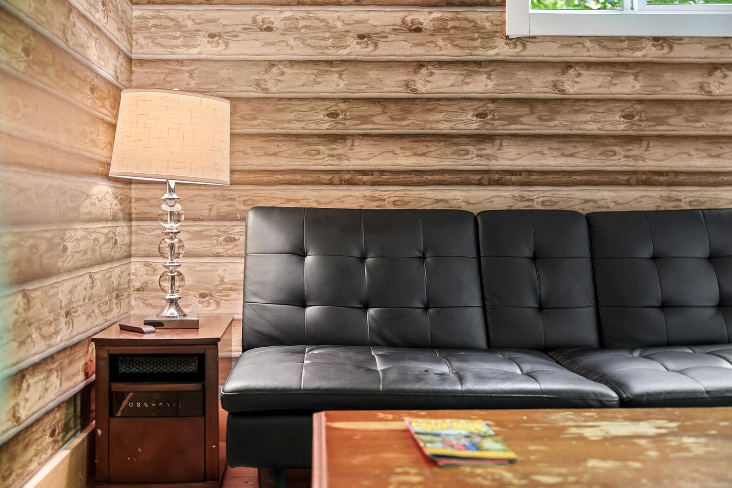 Tranquil Cabin Surrounded by Nature Perfect for Families with Hot-Tub in Sevierville, Tennessee