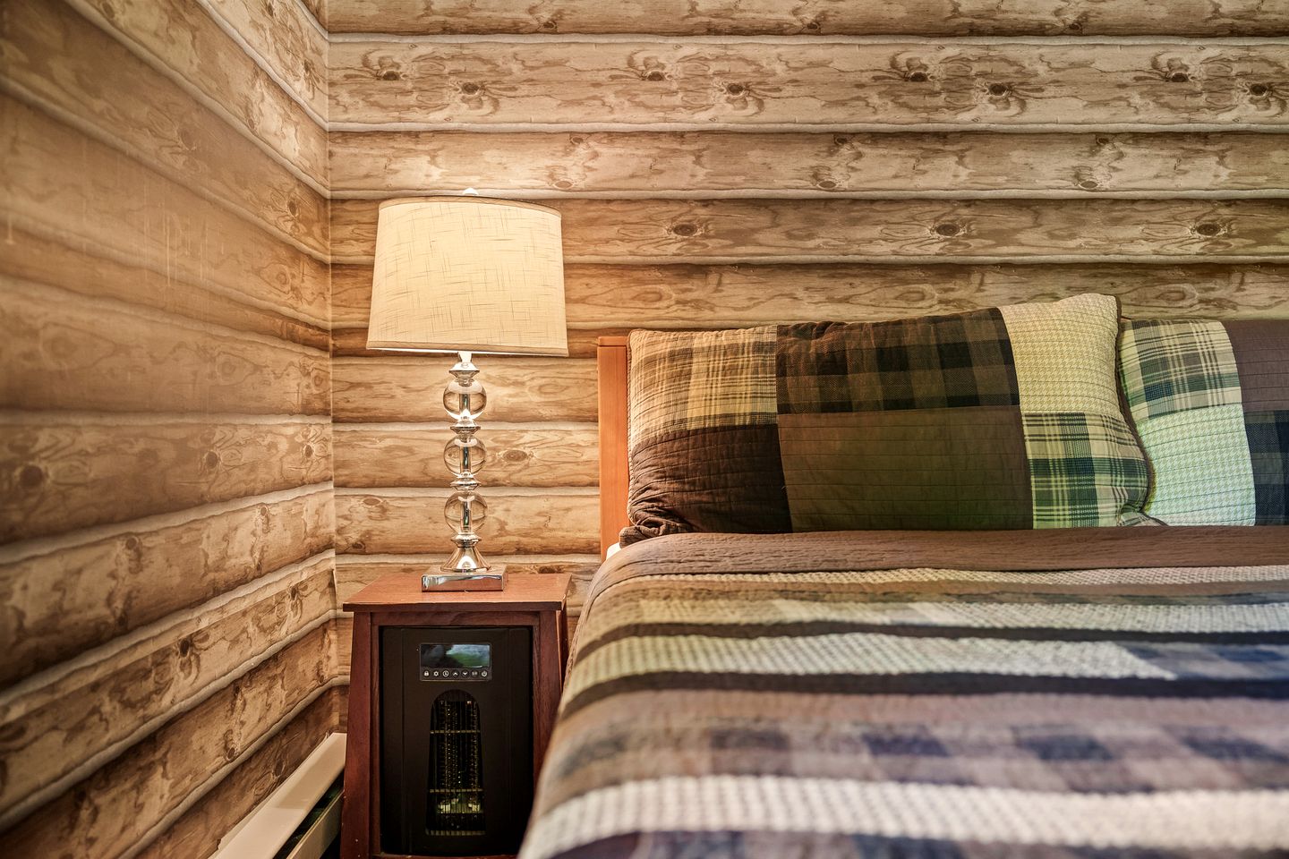 Tranquil Cabin Surrounded by Nature Perfect for Families with Hot-Tub in Sevierville, Tennessee