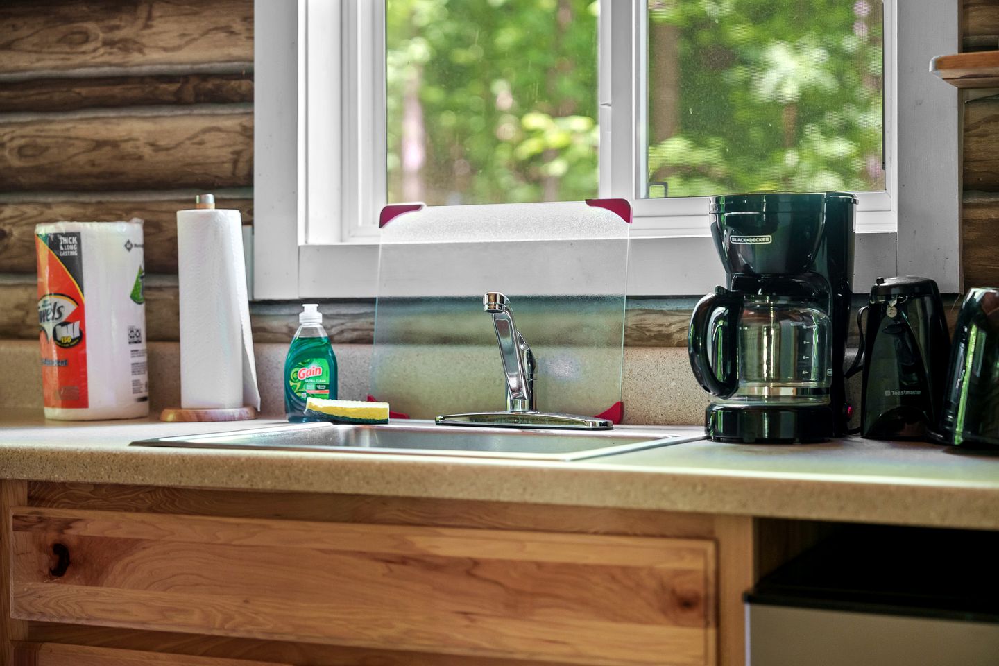 Tranquil Cabin Surrounded by Nature Perfect for Families with Hot-Tub in Sevierville, Tennessee