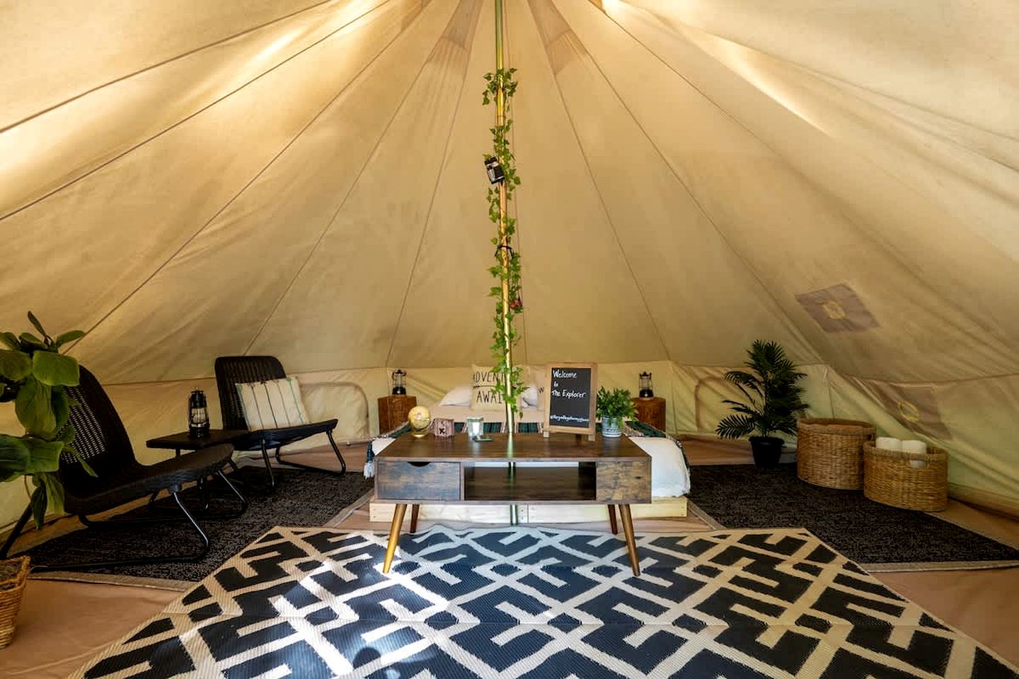 Tranquil Forest Oasis: Fabulous Bell Tent for Two near Tobermory, Canada
