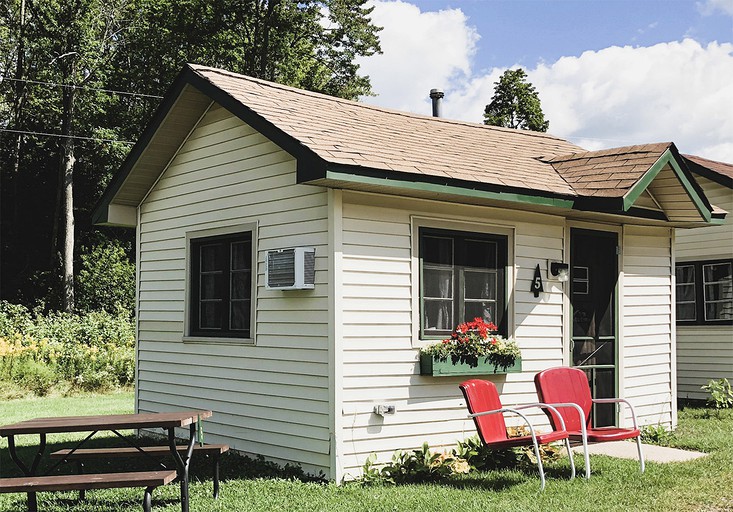 Cabins (United States of America, Cadillac, Michigan)