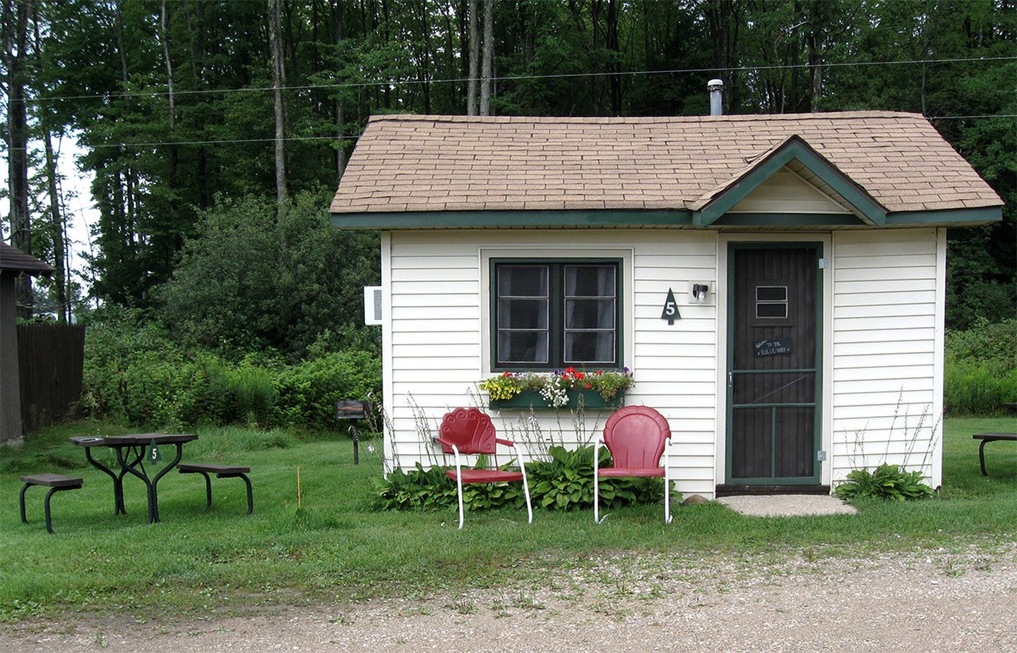 Tranquil Glamping Getaways in Cadillac, Michigan - Perfect for Romantic Escapes