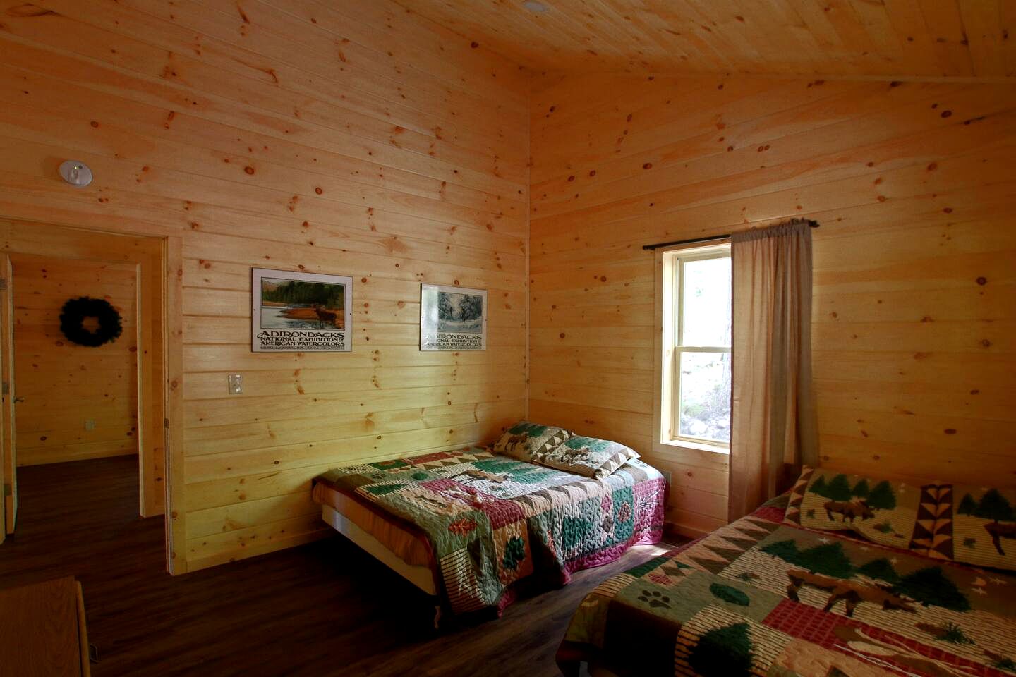 Tranquil Glamping Mountain Getaway: Beautiful Cabin by a Lake in the Adirondack Park in Eagle Bay, New York