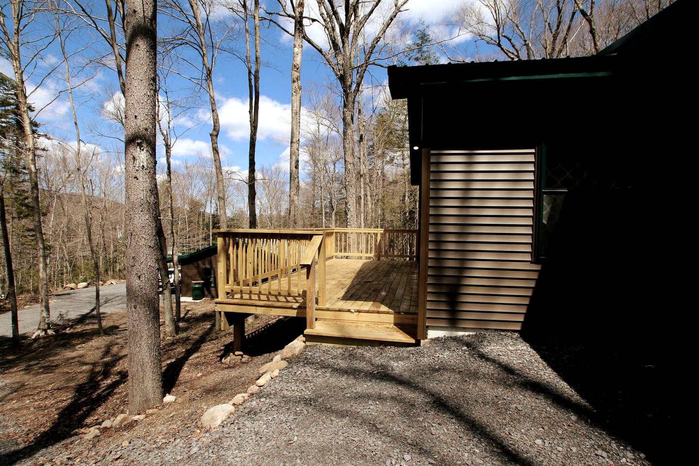 Tranquil Glamping Mountain Getaway: Beautiful Cabin by a Lake in the Adirondack Park in Eagle Bay, New York