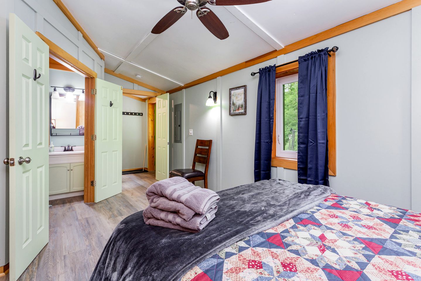 Tranquil Hocking Hills Cottage at Old Mans Cave Perfect for a Pet-Friendly Getaway with Private Outdoor Jacuzzi