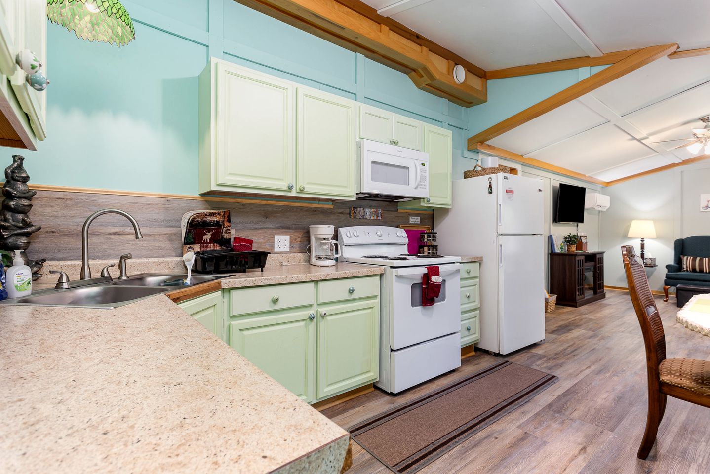 Tranquil Hocking Hills Cottage at Old Mans Cave Perfect for a Pet-Friendly Getaway with Private Outdoor Jacuzzi