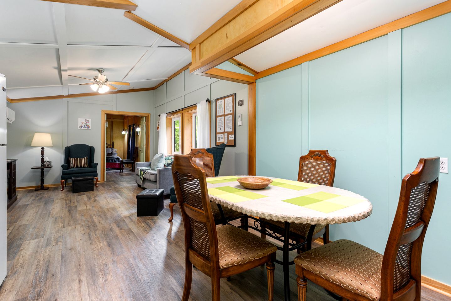 Tranquil Hocking Hills Cottage at Old Mans Cave Perfect for a Pet-Friendly Getaway with Private Outdoor Jacuzzi