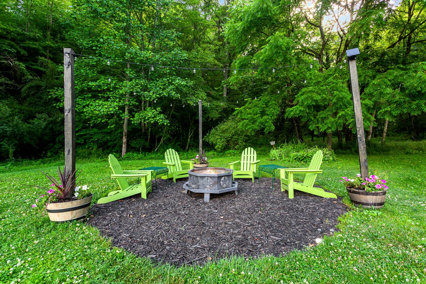 Tranquil Hocking Hills Cottage at Old Mans Cave Perfect for a Pet-Friendly Getaway with Private Outdoor Jacuzzi