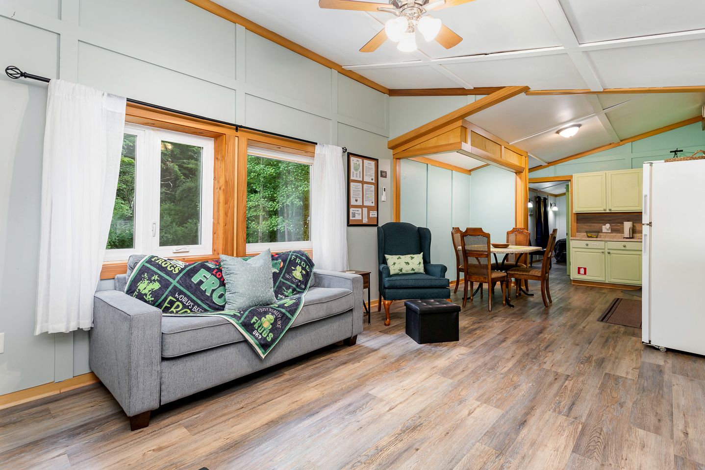 Tranquil Hocking Hills Cottage at Old Mans Cave Perfect for a Pet-Friendly Getaway with Private Outdoor Jacuzzi