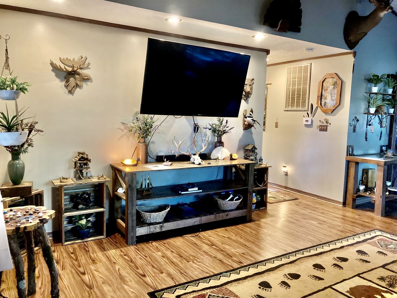 Secluded Lakefront House Nestled in the Woods for an Unforgettable Adventure in Nature in Williford, Arkansas