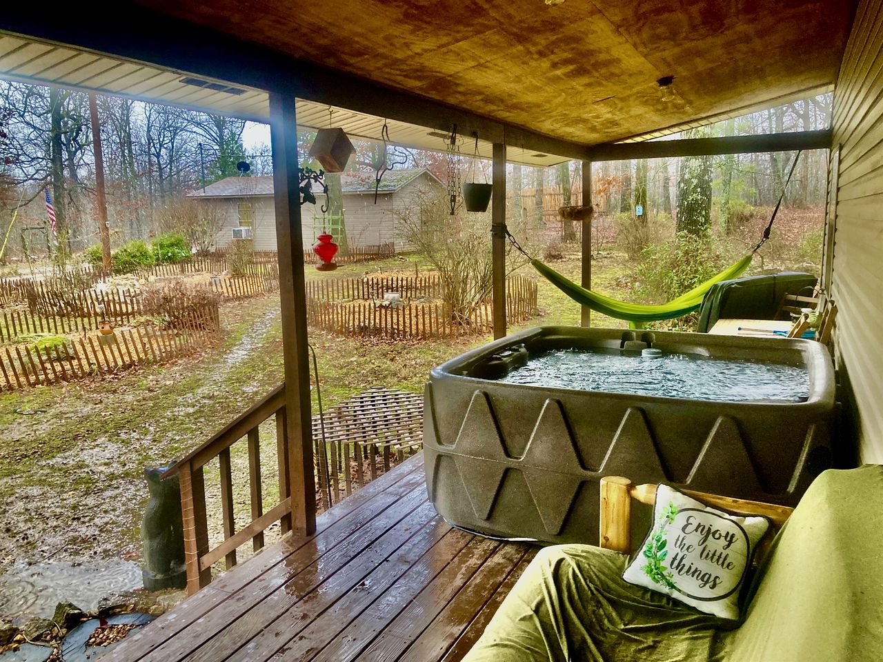Secluded Lakefront House Nestled in the Woods for an Unforgettable Adventure in Nature in Williford, Arkansas