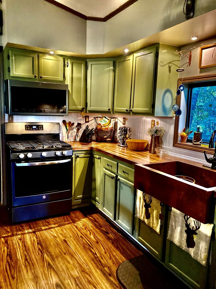 Secluded Lakefront House Nestled in the Woods for an Unforgettable Adventure in Nature in Williford, Arkansas