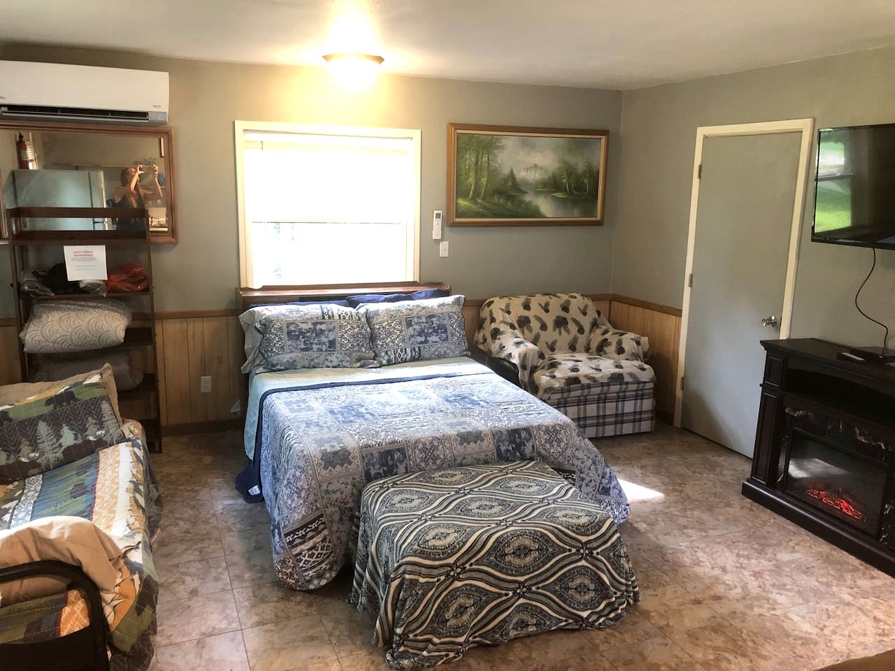 Tranquil Lakefront Cabin Surrounded by Woods, Wildlife & Scenic Trails in  Williford, Arkansas