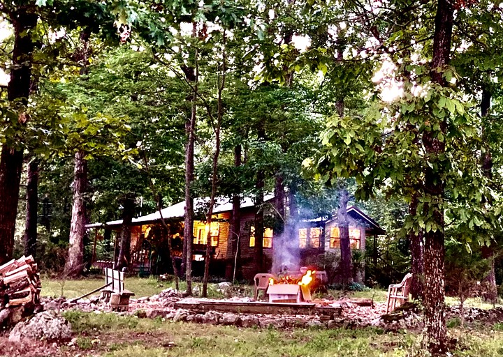 Secluded Lakefront House Nestled in the Woods for an Unforgettable Adventure in Nature in Williford, Arkansas